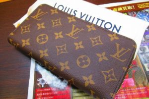 モノクロムのルイヴィトンの財布